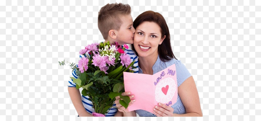 День матери мальчишек. Подарок маме. Ребенок дарит цветы маме. Мальчик дарит цветы маме. Сын дарит маме цветы.